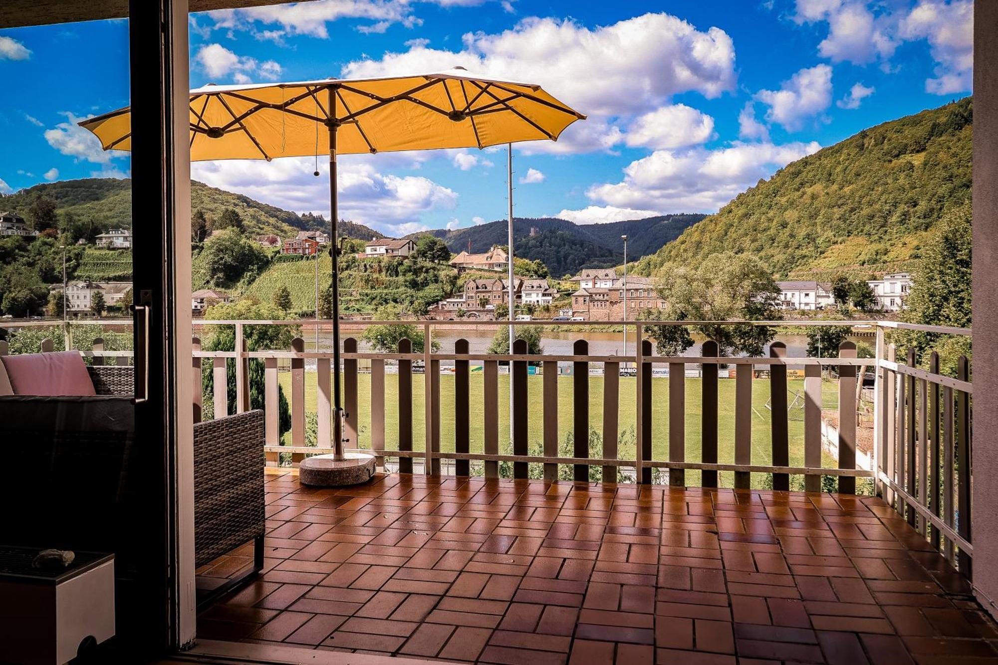 Traumaussicht Kamin Balkon Burgblick 65 Zoll Tv Netflix Sky Joyn Lindenplatz Daire Bullay Dış mekan fotoğraf